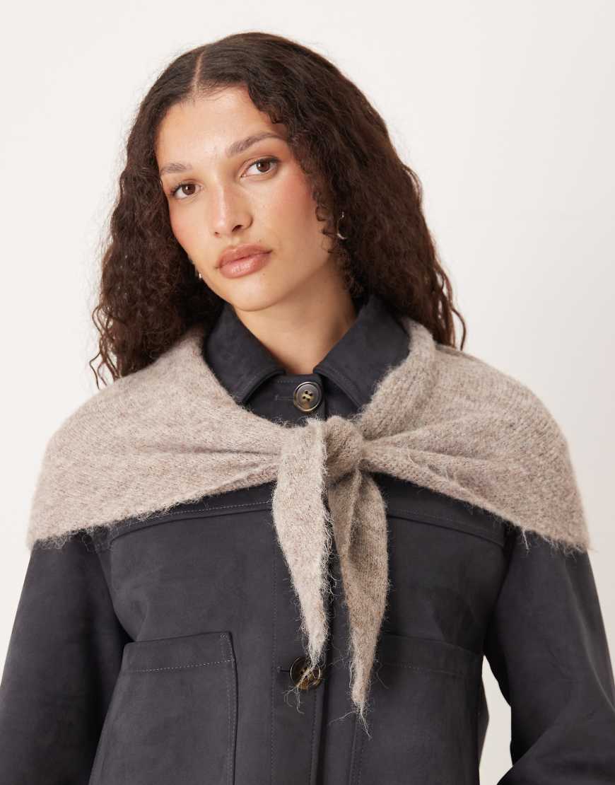 Gina Tricot - Dreieckiger Strickschal in Beige meliert-Neutral von GINA TRICOT