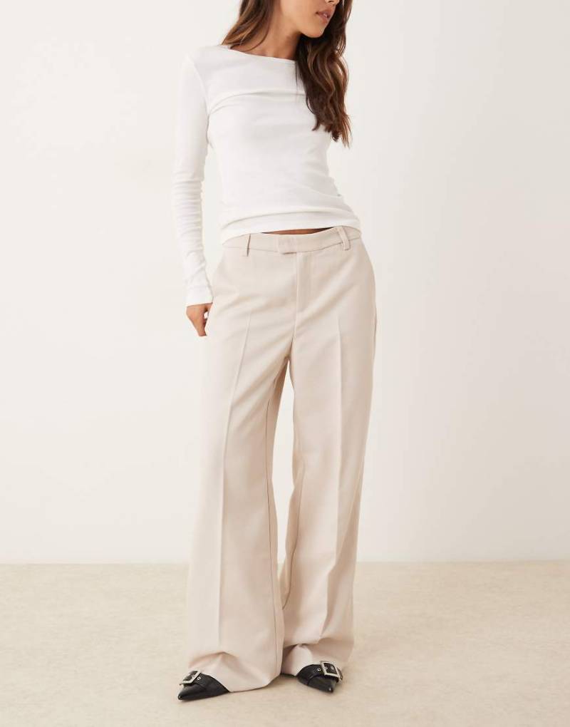Gina Tricot - Elegante Hose in Beige mit weitem Bein-Neutral Gina Tricot - Elegante Hose in Beige mit weitem Bein-Neutral von GINA TRICOT