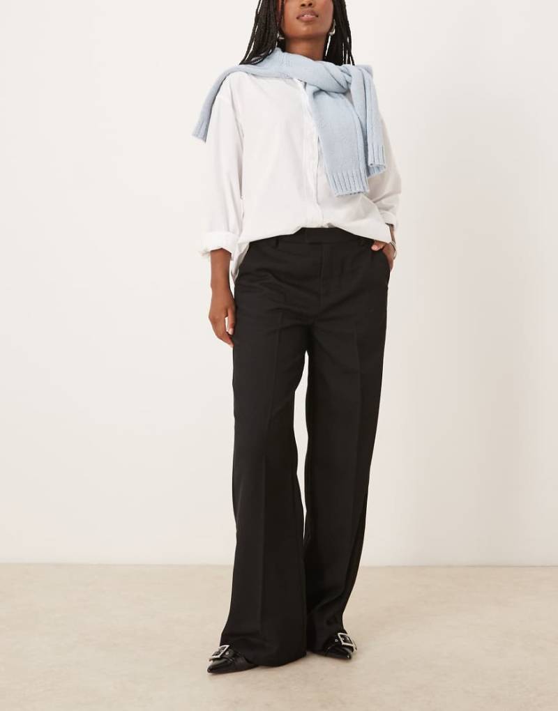 Gina Tricot - Elegante Hose in Schwarz mit weitem Bein von GINA TRICOT