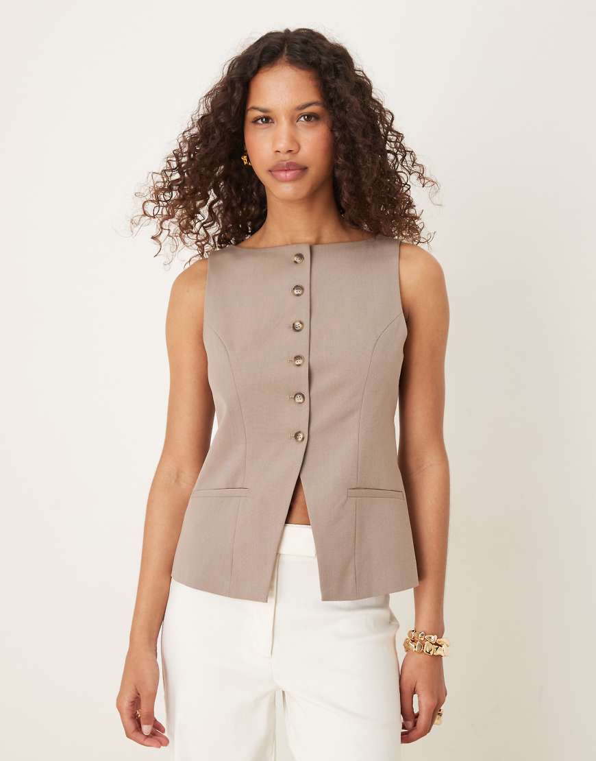 Gina Tricot - Elegantes Oberteil in Taupe-Beige mit U-Boot-Ausschnitt-Neutral von GINA TRICOT