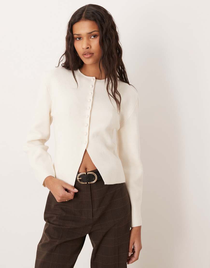 Gina Tricot - Geformte Strickjacke aus kompaktem Material in Cremeweiß von GINA TRICOT