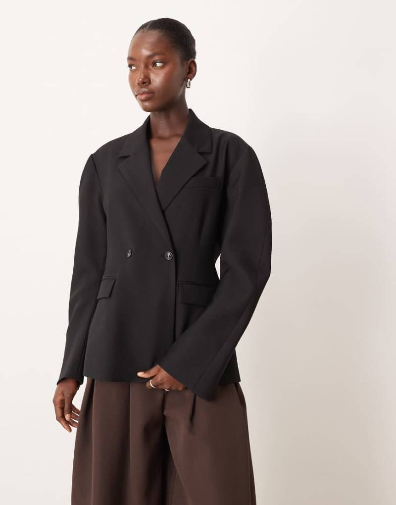 Gina Tricot - Geformter Blazer in Schwarz Gina Tricot - Geformter Blazer in Schwarz von GINA TRICOT