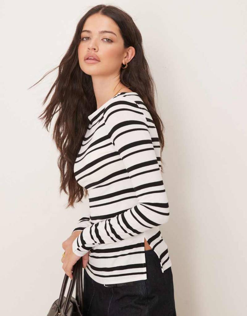 Gina Tricot - Gerafftes Oberteil in Schwarz gestreift mit Seitenschlitz-Bunt von GINA TRICOT