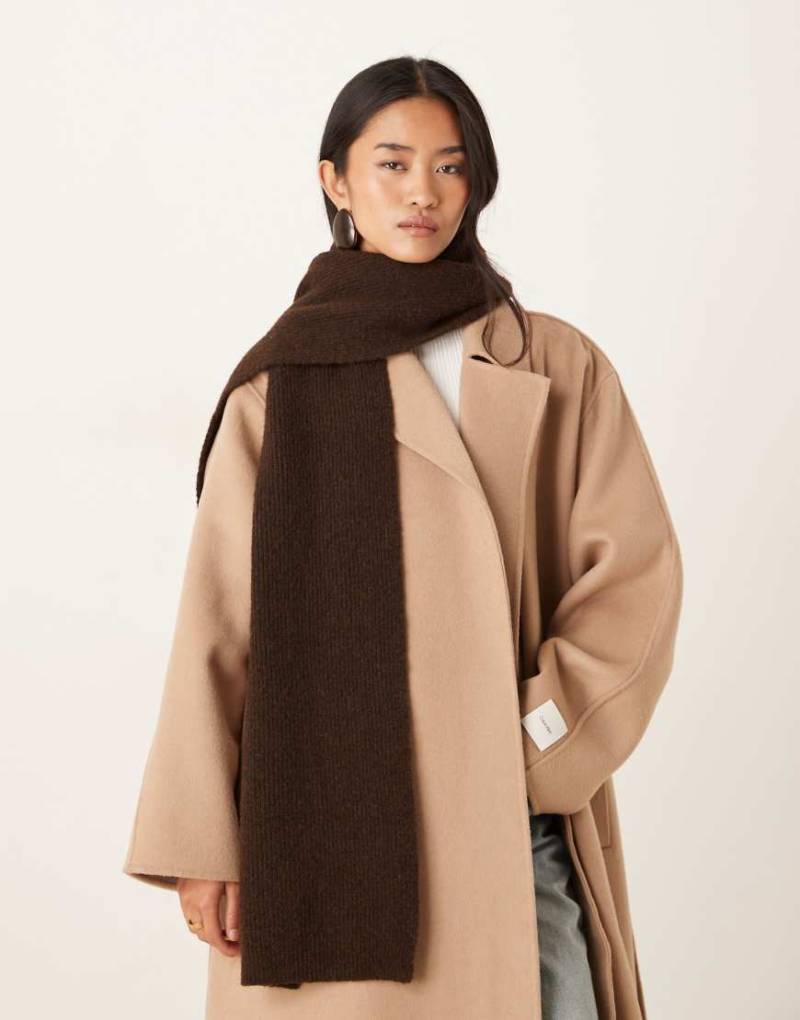 Gina Tricot - Gerippter Strick-Schal in Schokobraun-Brown von GINA TRICOT