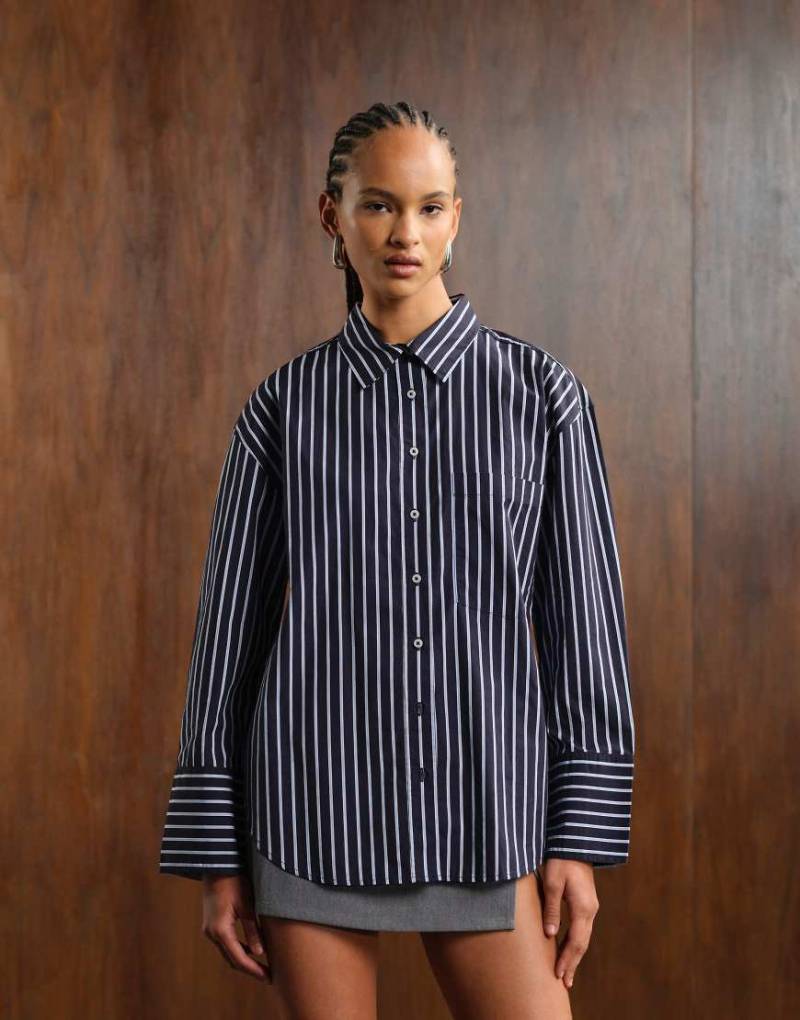 Gina Tricot - Gestreiftes Popeline-Hemd in Marineblau und Blau von GINA TRICOT