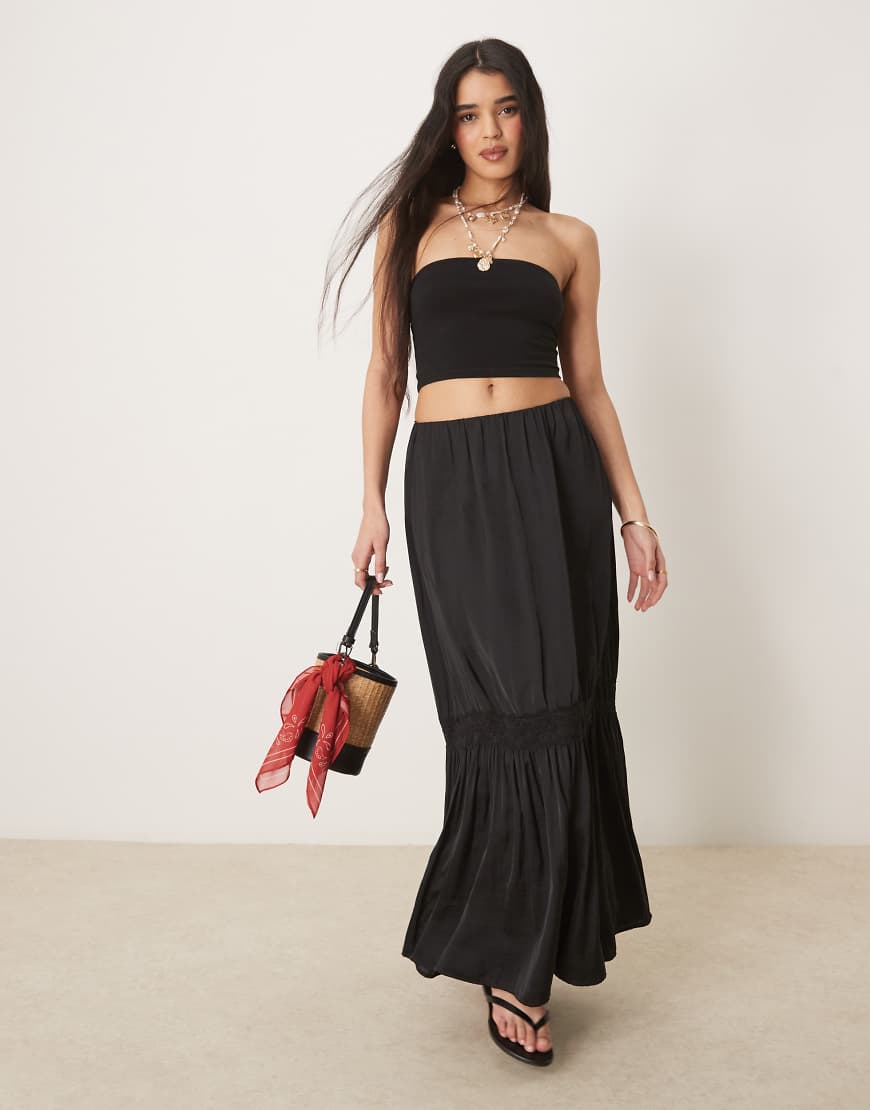 Gina Tricot - Gestufter Maxirock in Schwarz mit Spitzeneinsatz Gina Tricot - Gestufter Maxirock in Schwarz mit Spitzeneinsatz von GINA TRICOT