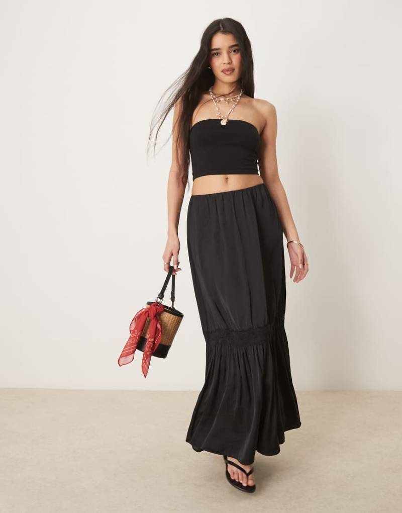 Gina Tricot - Gestufter Maxirock in Schwarz mit Spitzeneinsatz von GINA TRICOT