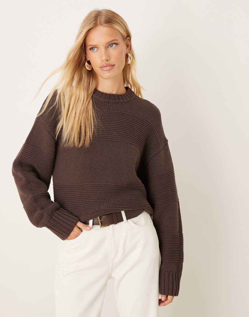 Gina Tricot - Grobstrickpullover in Braun mit Rundhalsausschnitt und strukturiertem Streifenmuster-Brown von GINA TRICOT
