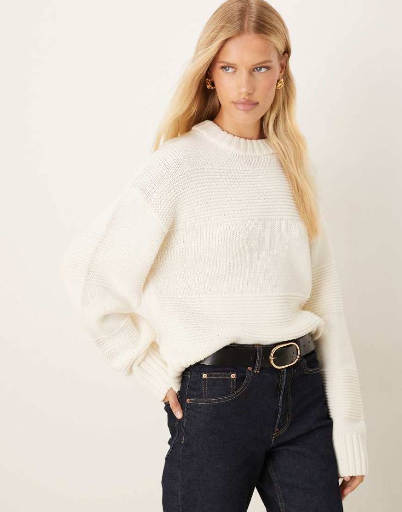 Gina Tricot - Grobstrickpullover in Creme mit Rundhalsausschnitt und strukturiertem Streifenmuster-Weiß von GINA TRICOT