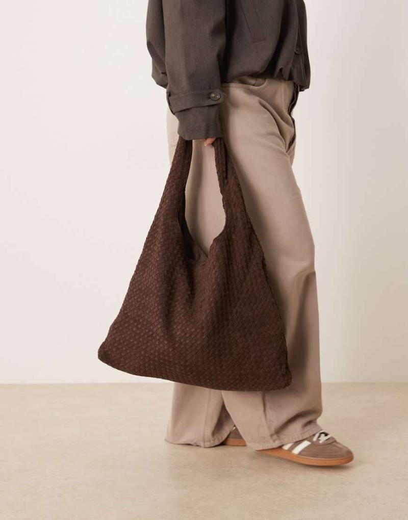 Gina Tricot - Große Schultertasche aus Wildlederimitat in Dunkelbraun mit Flechtdesign-Brown von GINA TRICOT