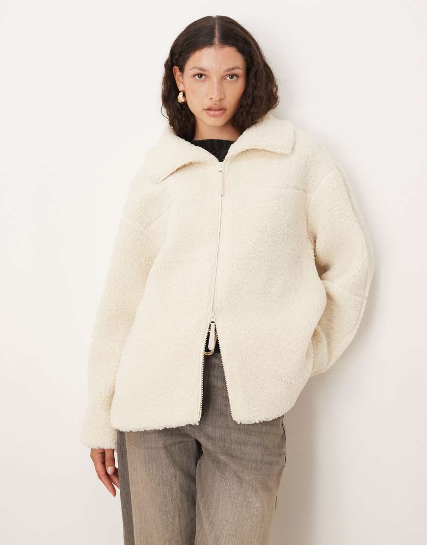 Gina Tricot - Hemdjacke aus Teddyfell in Cremeweiß mit Reißverschluss von GINA TRICOT