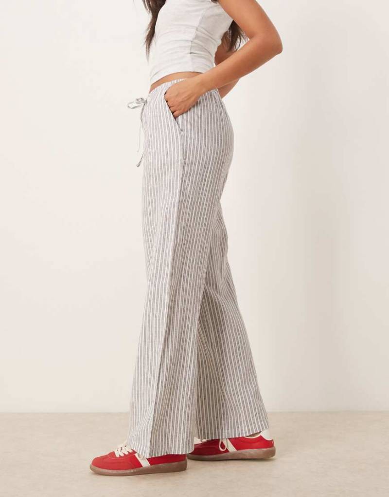 Gina Tricot - Hose aus Leinen in Grau gestreift mit weitem Bein und Kordelzug von GINA TRICOT