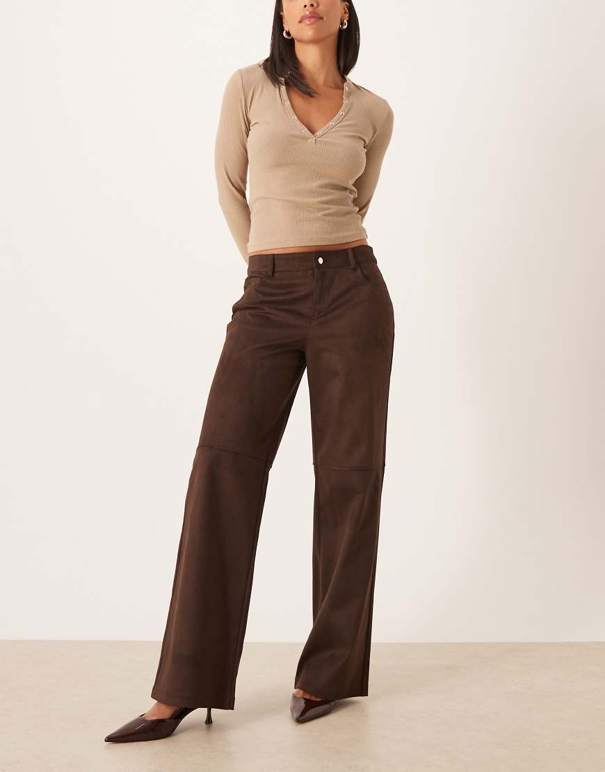 Gina Tricot - Hose in Dunkelbraun aus Wildlederimitat mit mittelhohem Bund-Brown von GINA TRICOT