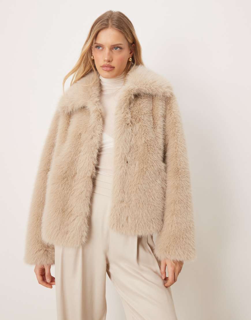 Gina Tricot - Jacke aus Kunstpelz in Cremeweiß von GINA TRICOT