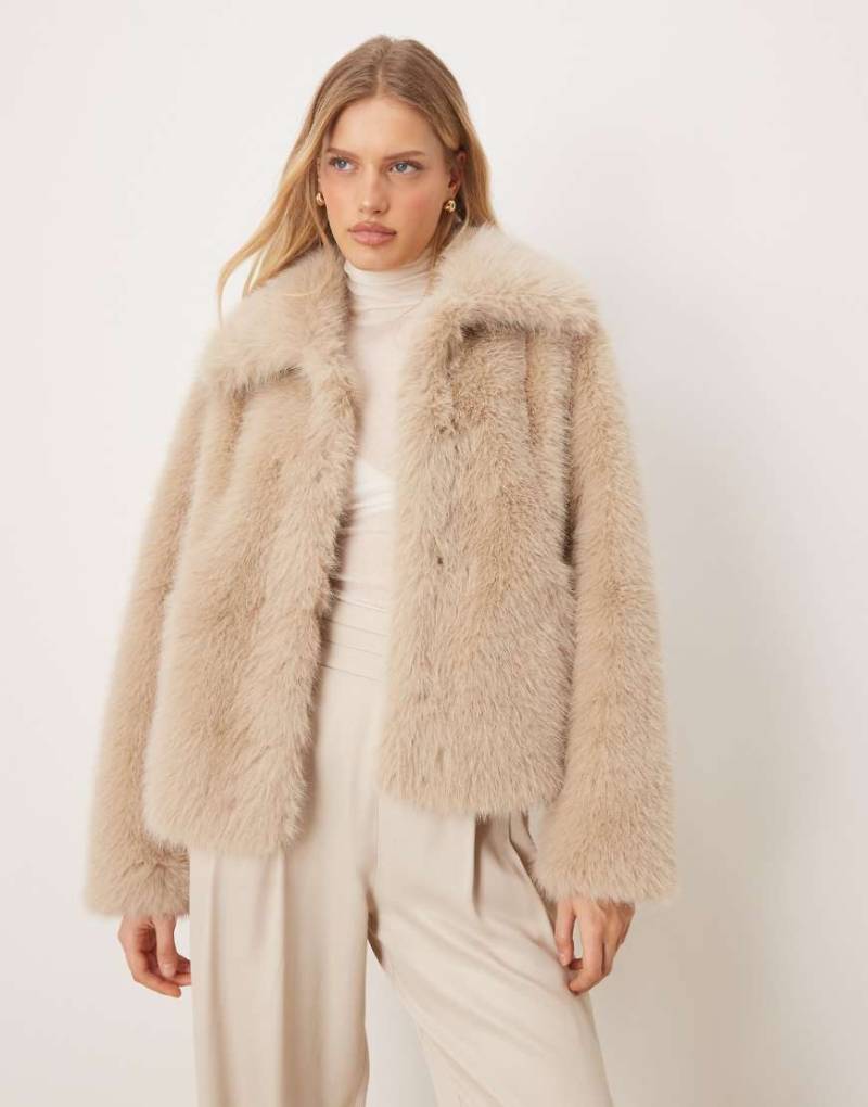 Gina Tricot - Jacke aus Kunstpelz in Cremeweiß von GINA TRICOT