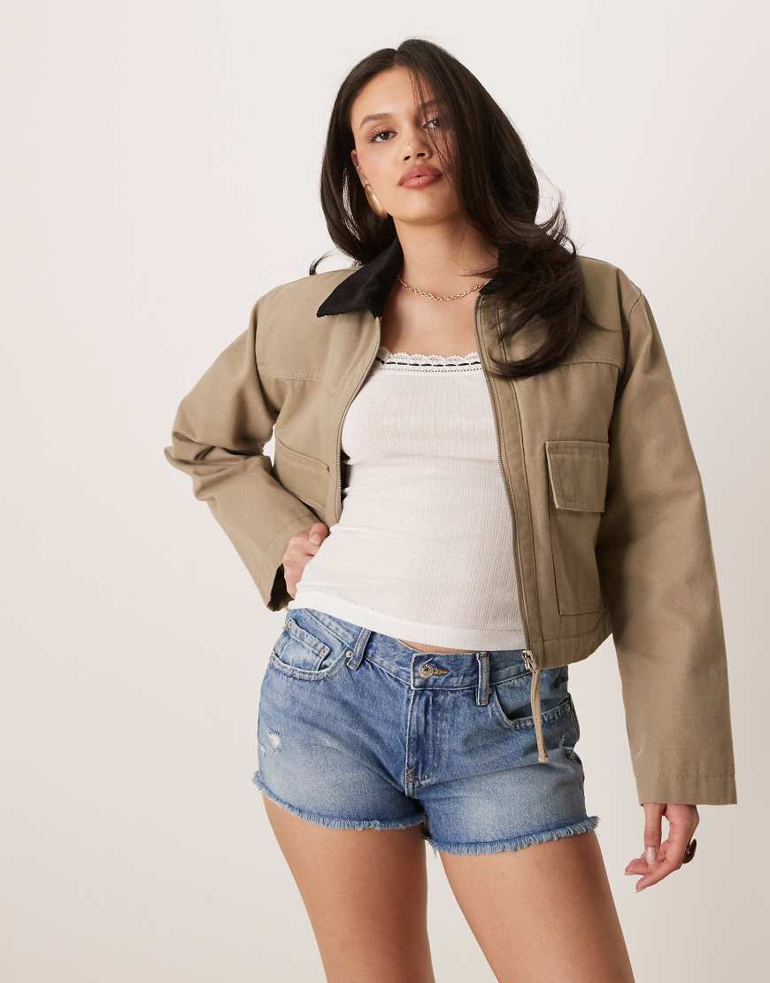 Gina Tricot - Jeans-Shorts in mittelblauer Waschung mit unbehandeltem Saum und Zierrissen Gina Tricot - Jeans-Shorts in mittelblauer Waschung mit unbehandeltem Saum und Zierrissen von GINA TRICOT