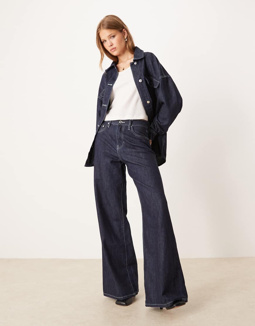 Gina Tricot - Jeans in dunklem Indigoblau mit hohem Bund und weitem Bein, Kombiteil von GINA TRICOT