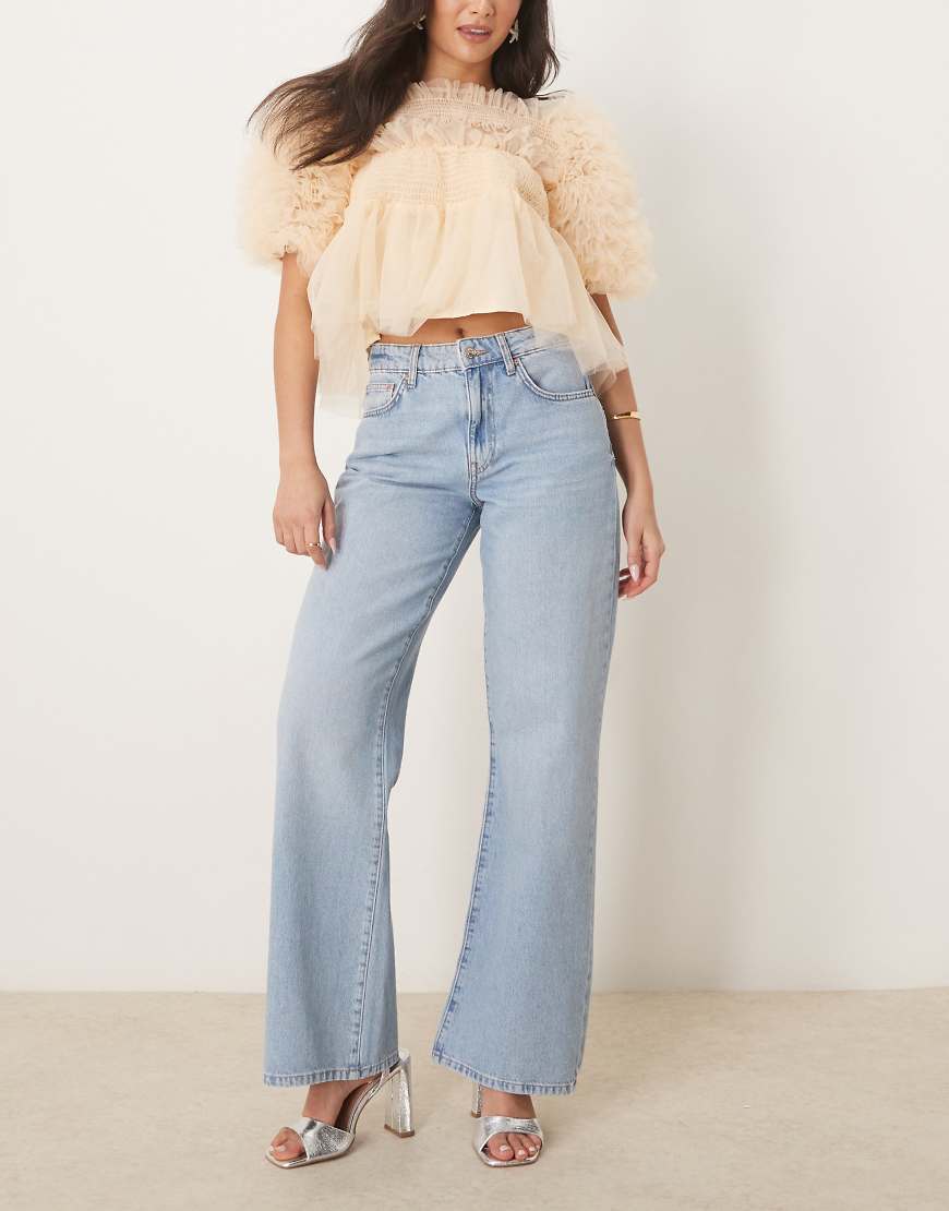 Gina Tricot - Jeans in hellblauer Waschung mit weitem Bein und niedrigem Bund von GINA TRICOT