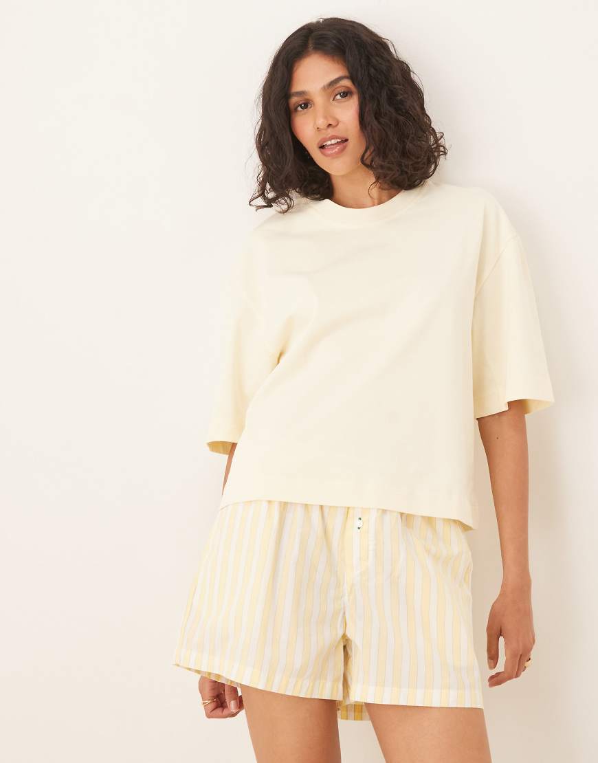 Gina Tricot - Kastiges T-Shirt in Buttermilchgelb Gina Tricot - Kastiges T-Shirt in Buttermilchgelb von GINA TRICOT