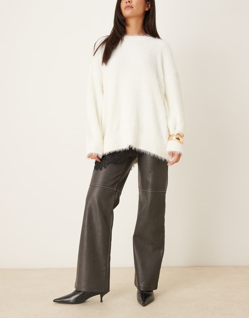 Gina Tricot - Kunstleder-Hose in verwaschenem Schwarz mit weitem Bein von GINA TRICOT