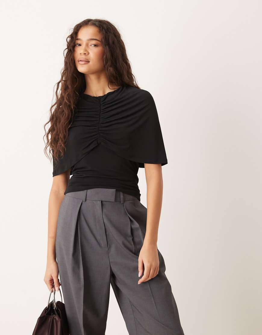 Gina Tricot - Kurzärmliges, gerafftes Cape-Oberteil in Schwarz von GINA TRICOT