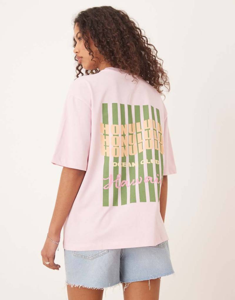 Gina Tricot - Kurzärmliges Oversize-T-Shirt in Hellrosa mit Beach-Club-Grafik Gina Tricot - Kurzärmliges Oversize-T-Shirt in Hellrosa mit Beach-Club-Grafik von GINA TRICOT
