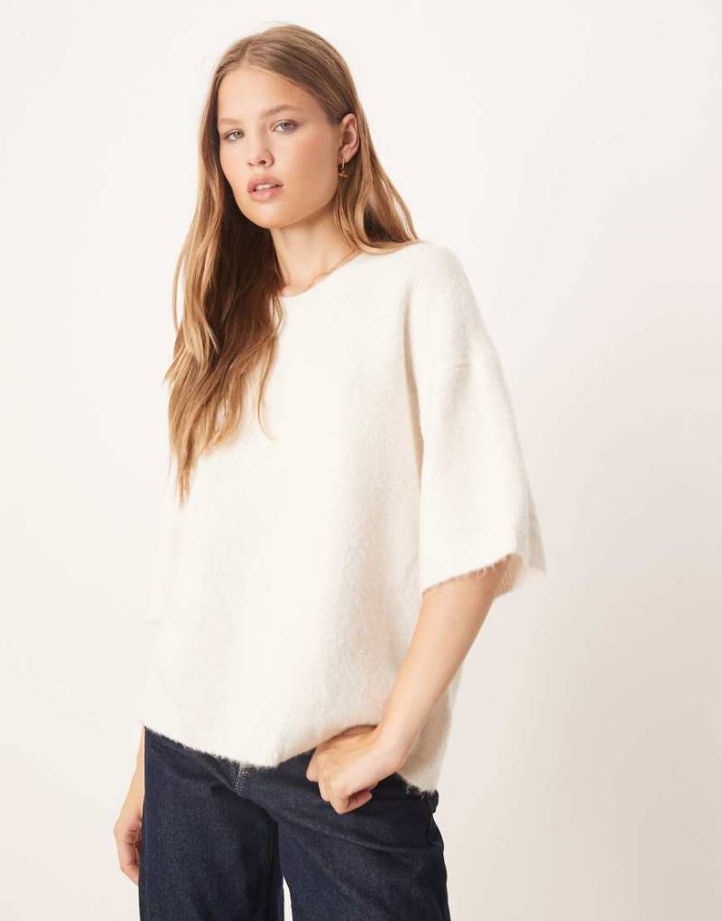 Gina Tricot - Kurzärmliges Relaxed Fit Strickoberteil aus Wolle und Alpakawolle in Cremeweiß von GINA TRICOT