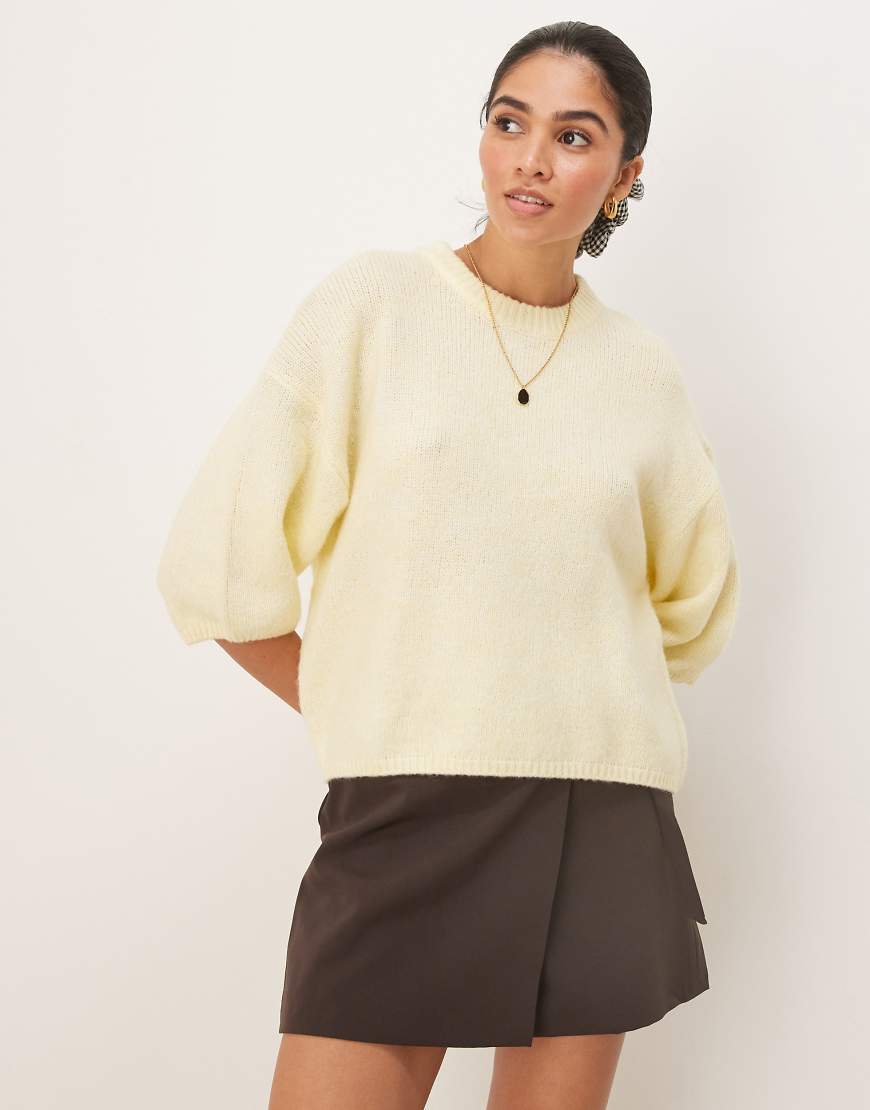 Gina Tricot - Kurzärmliges Strickoberteil in Buttergelb mit Rundhalsausschnitt und Puffärmeln Gina Tricot - Kurzärmliges Strickoberteil in Buttergelb mit Rundhalsausschnitt und Puffärmeln von GINA TRICOT