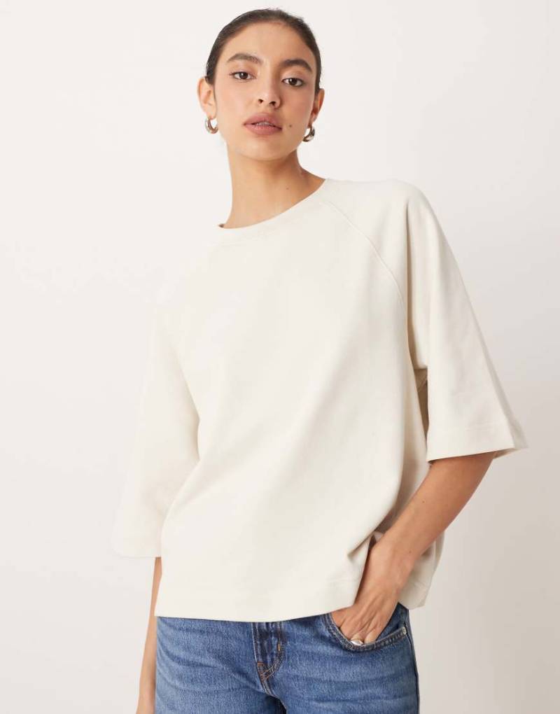 Gina Tricot - Kurzes, kastiges T-Shirt in Wollweiß-Neutral von GINA TRICOT