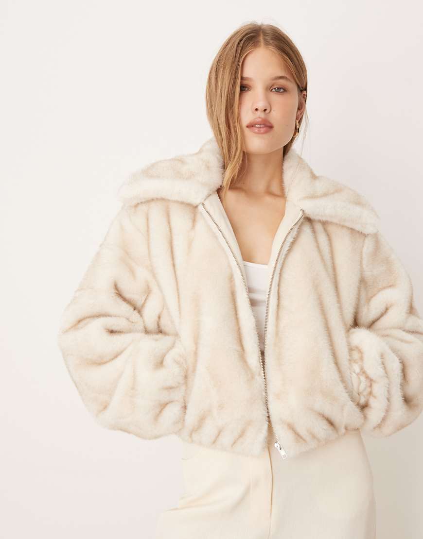 Gina Tricot - Kurzjacke in Creme mit Kunstpelzkragen-Weiß von GINA TRICOT
