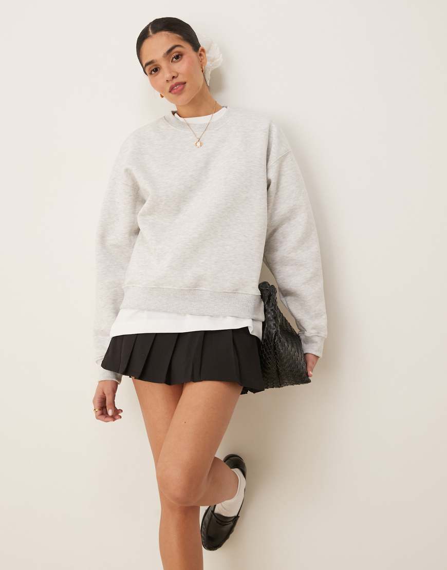 Gina Tricot - Lässig geschnittenes Sweatshirt in Hellgrau meliert von GINA TRICOT