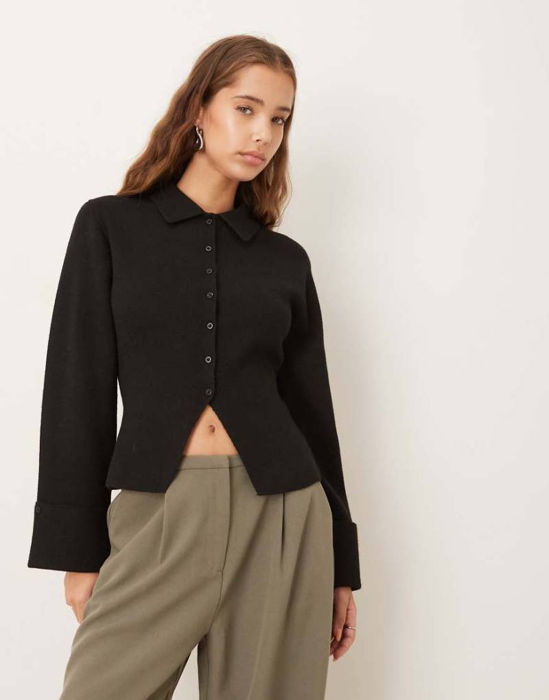 Gina Tricot - Langärmlige, figurbetonte Strickjacke in Schwarz von GINA TRICOT