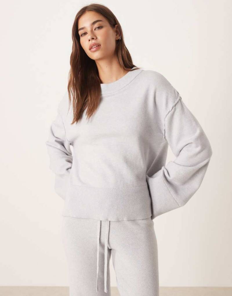 Gina Tricot - Langärmliger Feinstrickpullover in meliertem Hellgrau mit Rundhalsausschnitt, Kombiteil von GINA TRICOT