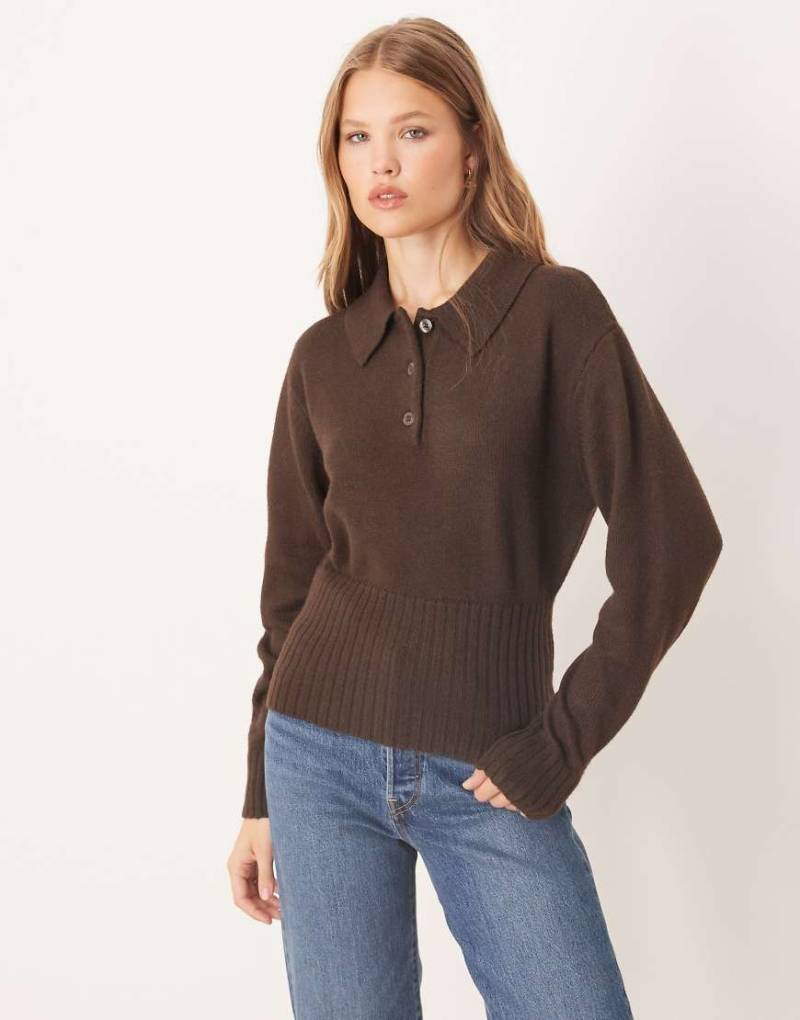 Gina Tricot - Langärmliger Strickpullover in Dunkelbraun mit Kragen von GINA TRICOT