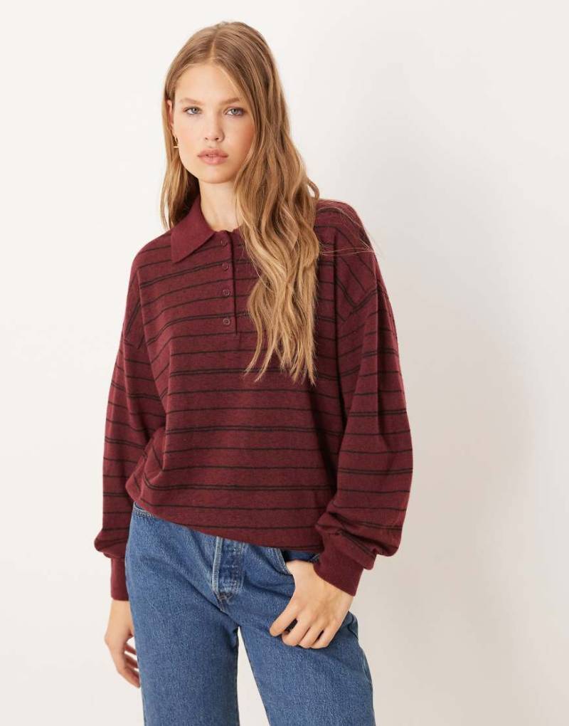 Gina Tricot - Langärmliger Strickpullover in gestreiftem Burgunderrot mit Polokragen von GINA TRICOT