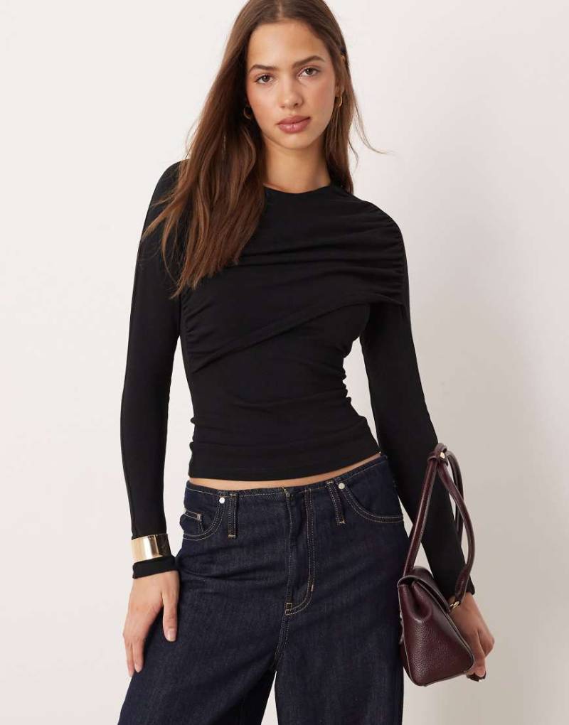 Gina Tricot - Langärmliges, drapiertes Slim-Fit-Oberteil in Schwarz mit Raffung von GINA TRICOT