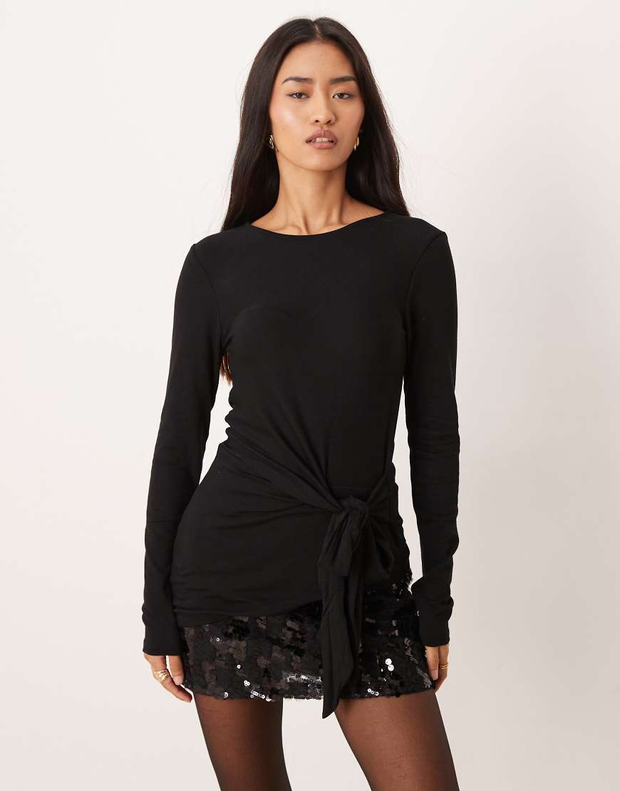 Gina Tricot - Langärmliges Oberteil in Schwarz mit asymmetrischem Bindedetail von GINA TRICOT