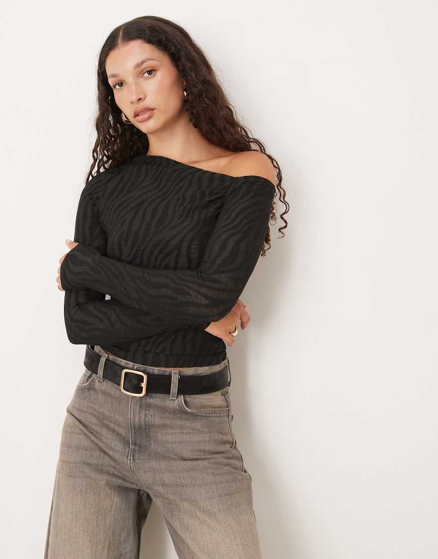 Gina Tricot - Langärmliges Oberteil in Schwarz mit asymmetrischem Effekt und One-Shoulder-Design von GINA TRICOT