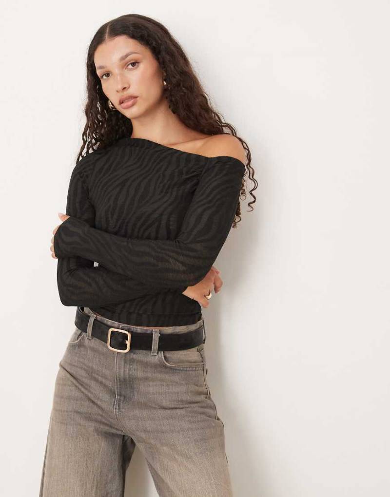 Gina Tricot - Langärmliges Oberteil in Schwarz mit asymmetrischem Effekt und One-Shoulder-Design von GINA TRICOT