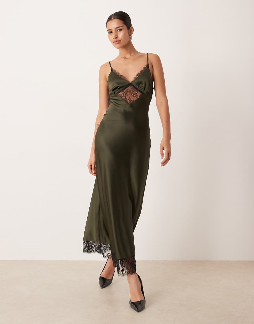 Gina Tricot - Maxikleid aus Satin in Dunkelgrün mit Spitzenverzierung von GINA TRICOT