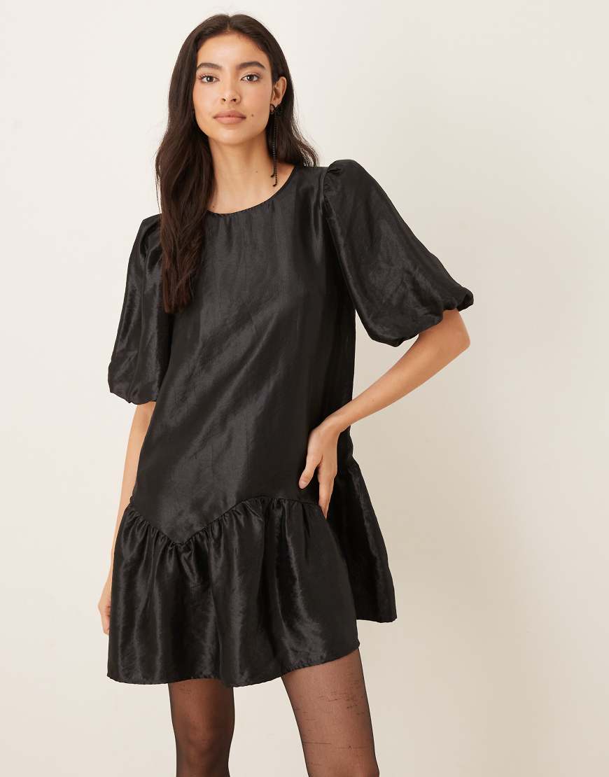 Gina Tricot - Minikleid in Schwarz mit kurzen, voluminösen Ballonärmeln und Schößchen von GINA TRICOT