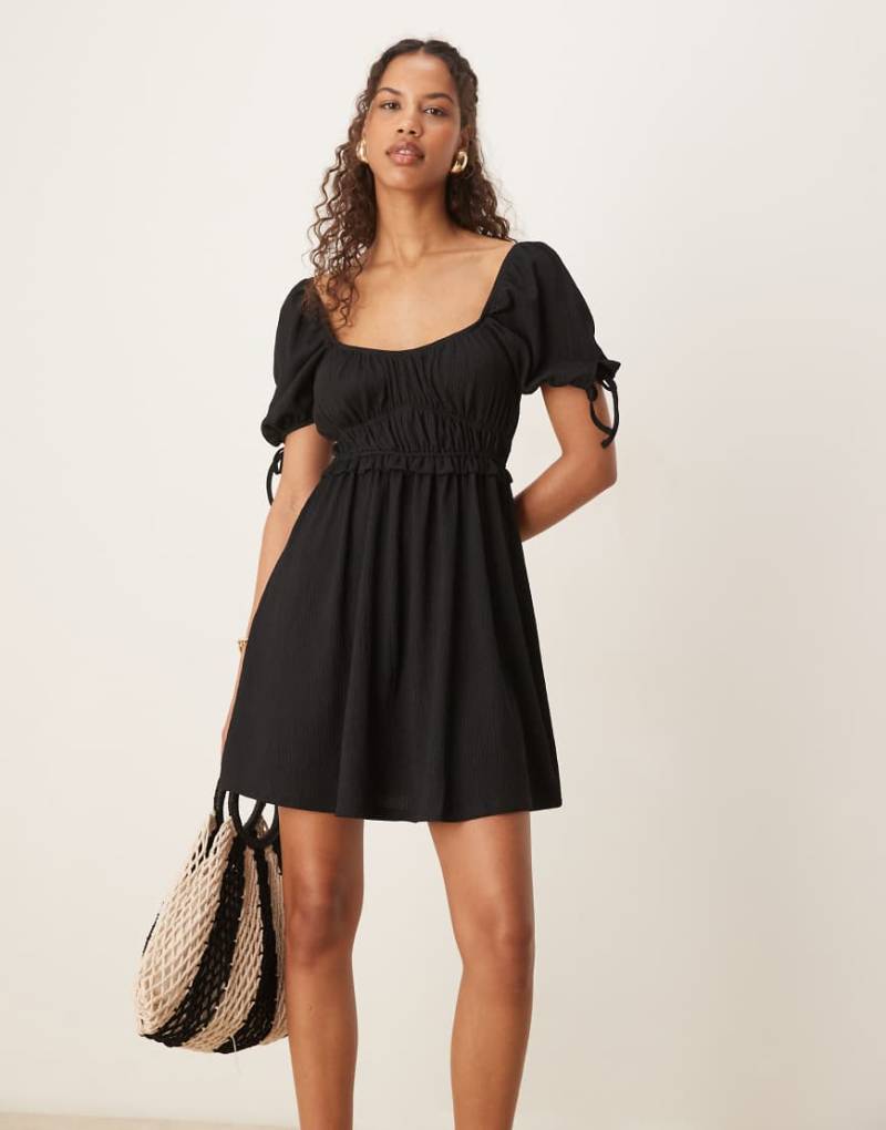 Gina Tricot - Minikleid in Schwarz mit kurzen Puffärmeln von GINA TRICOT