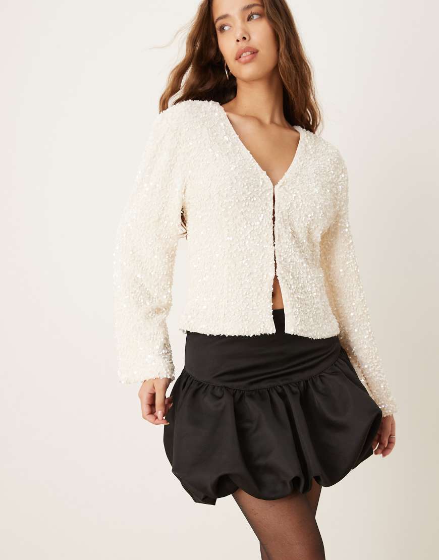 Gina Tricot - Minirock aus Satin in Schwarz mit tiefer Taille und Ballonsaum von GINA TRICOT