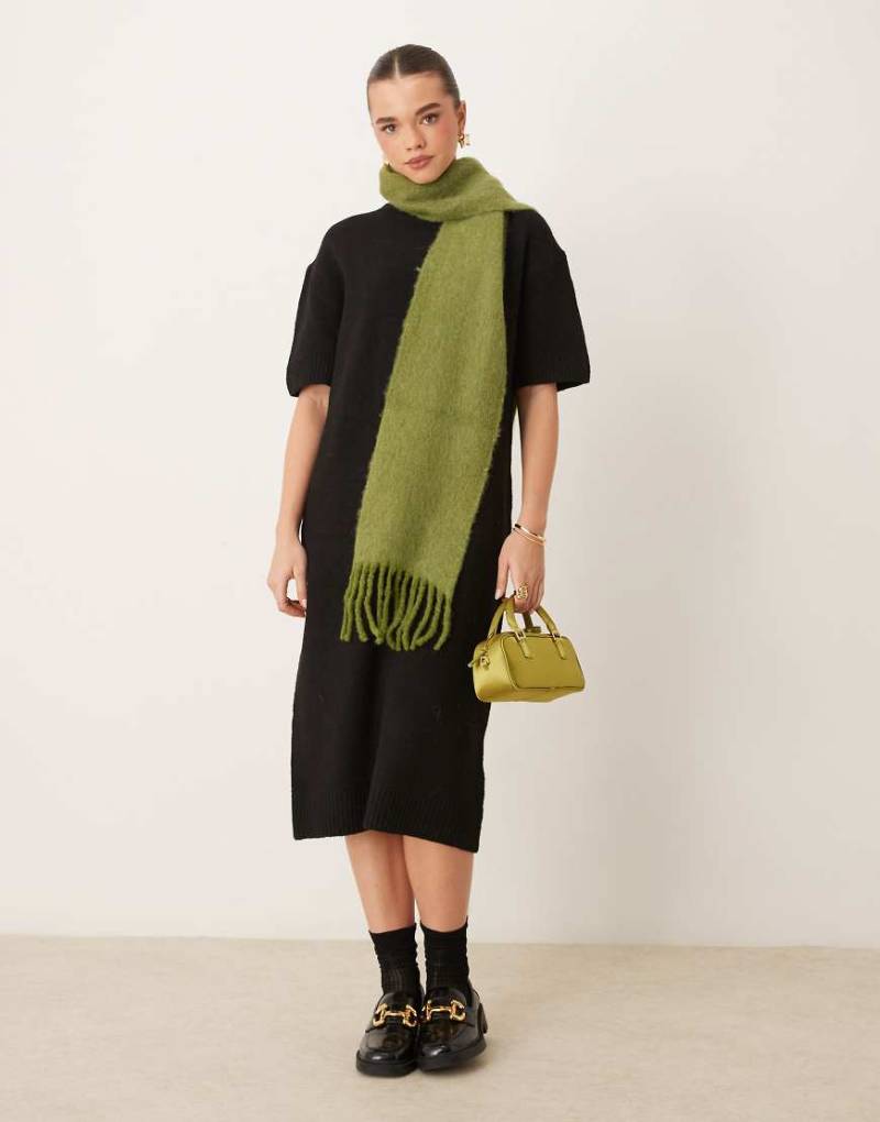 Gina Tricot - Mittellanges T-Shirtkleid aus Strick in Schwarz von GINA TRICOT