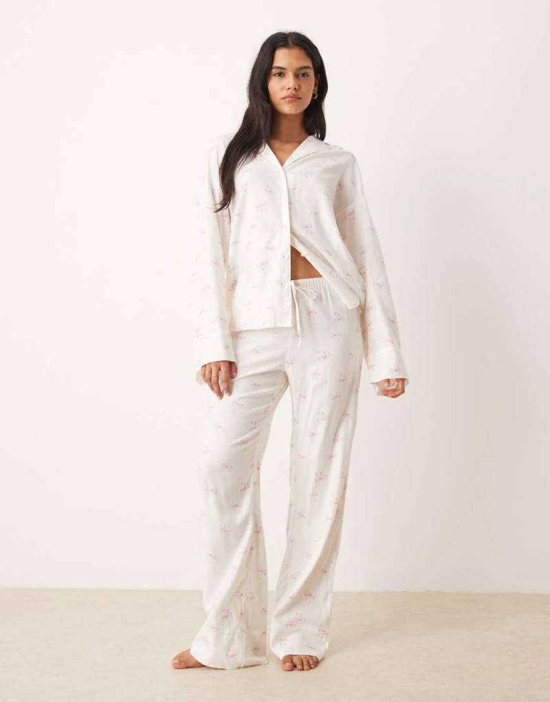 Gina Tricot - Mix and Match - Pyjamahose aus Flanell in Weiß mit rosa Schleifenmuster von GINA TRICOT