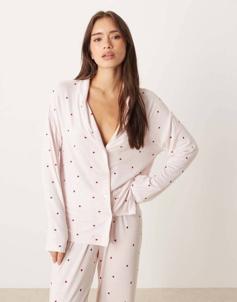 Gina Tricot - Mix and Match - Weiches Pyjamahemd in Rosa mit rotem Herzchenmuster von GINA TRICOT