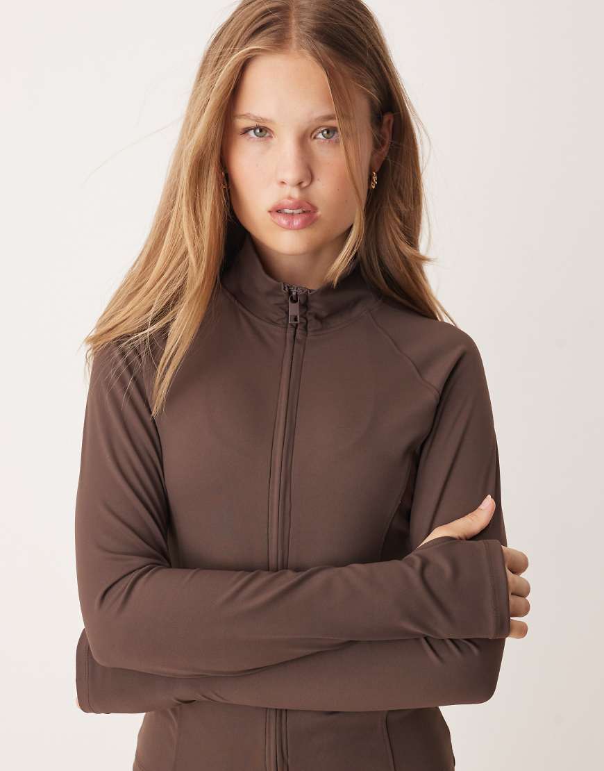 Gina Tricot - Mix and Match - Yoga - Nahtlose Sportjacke in Dunkelbraun mit Reißverschluss-Brown von GINA TRICOT