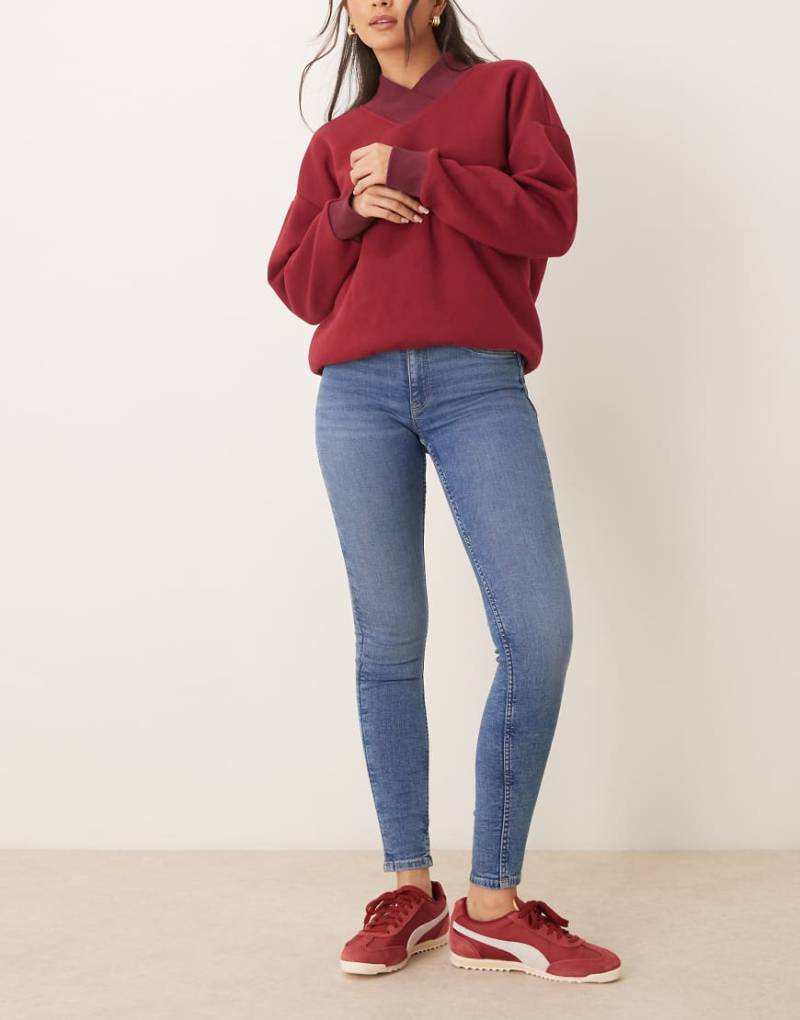 Gina Tricot - Molly - Stretch-Jeans in mittelblauer Waschung mit hoher Taille und extrem engem Schnitt von GINA TRICOT