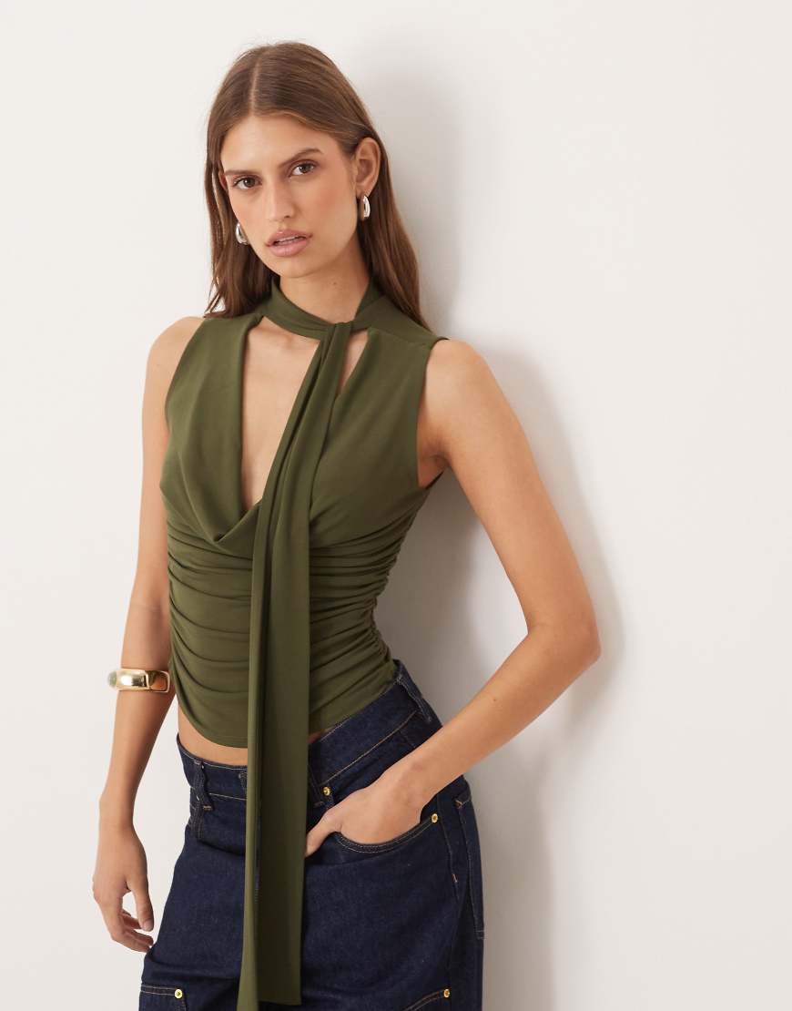 Gina Tricot - Oberteil in Olivgrün mit Wasserfallkragen und Schaldetail von GINA TRICOT