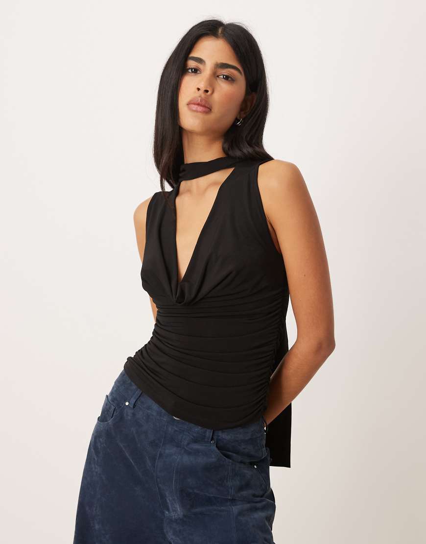 Gina Tricot - Oberteil in Schwarz mit Wasserfallkragen und Schaldetail von GINA TRICOT